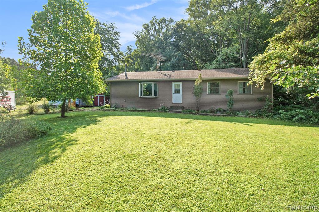 1400 Hoskins Drive , Howell, Michigan image 1