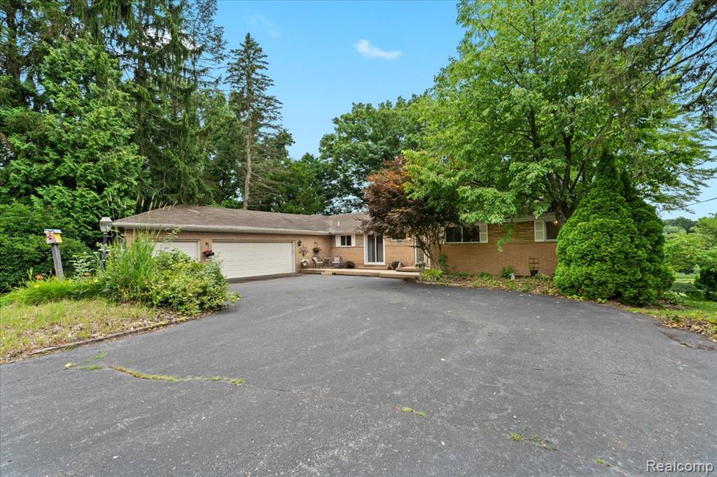 1540 Milford Hills Drive , Milford, Michigan image 1