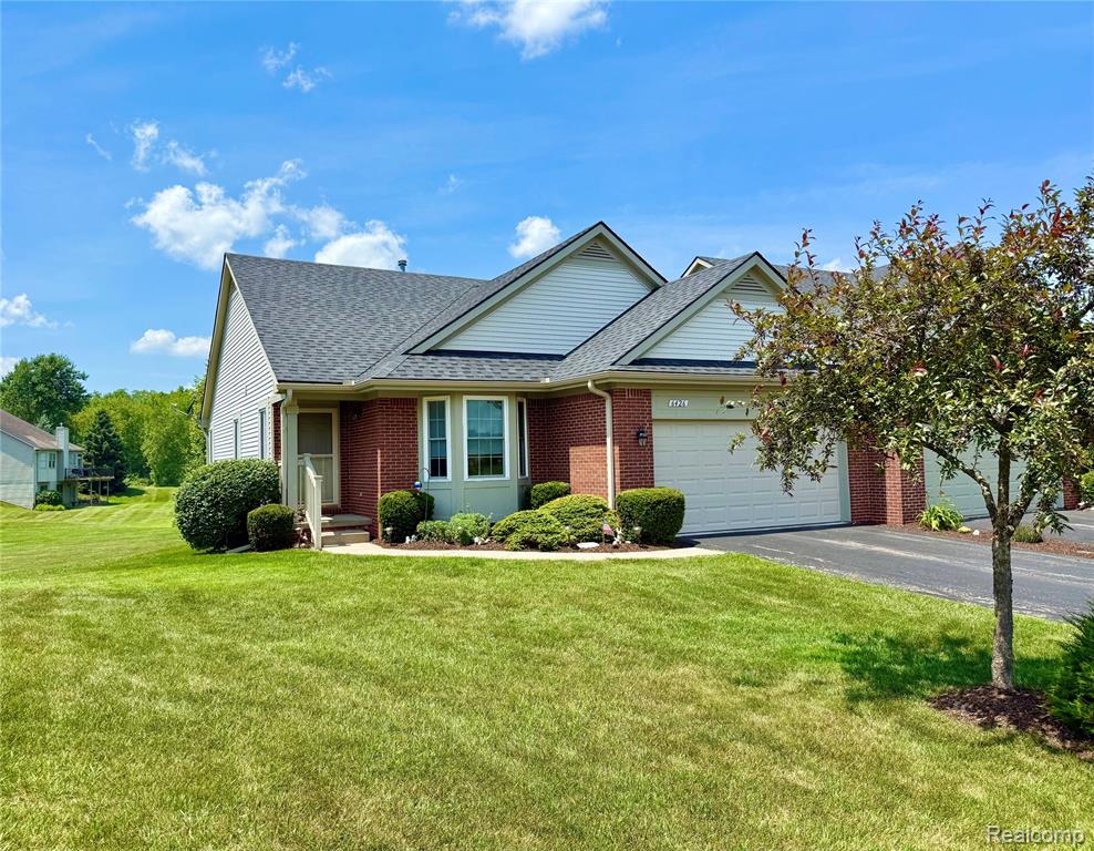 6426 Club Court W, Grand Blanc, Michigan image 1