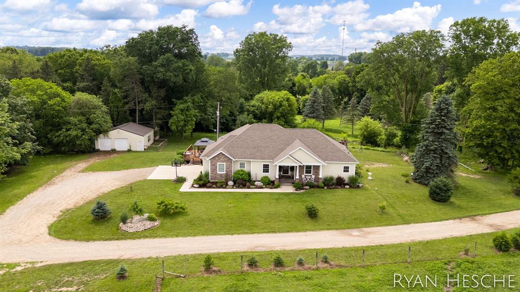 5062 Inuksuk Trail , Ionia, Michigan image 1