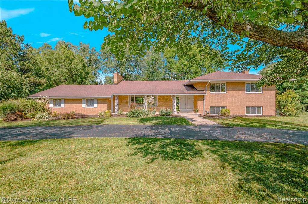 30700 Marimoor Street , Beverly Hills, Michigan image 1
