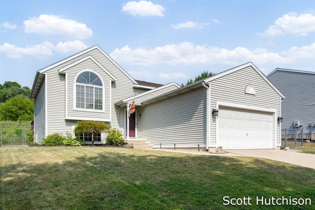 187 Rollingwood Drive , Rockford, Michigan image 1