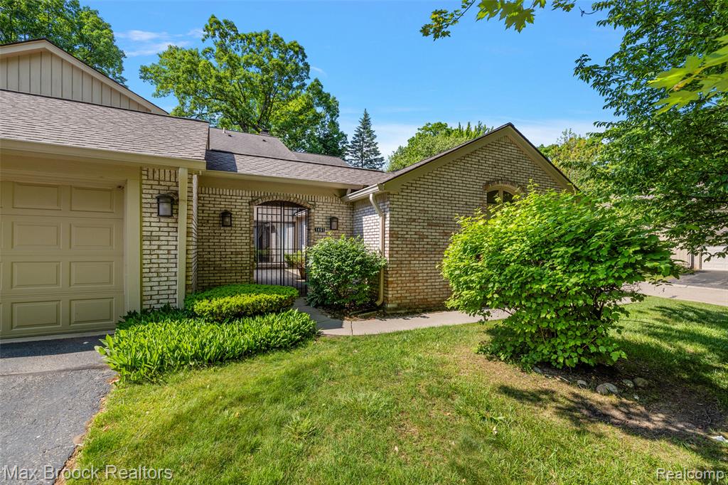 1461 Woodglen Lane  #G-28, Bloomfield Hills, Michigan image 1