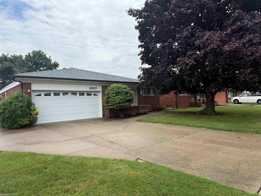 12817 Plumbrook Road , Sterling Heights, Michigan image 1