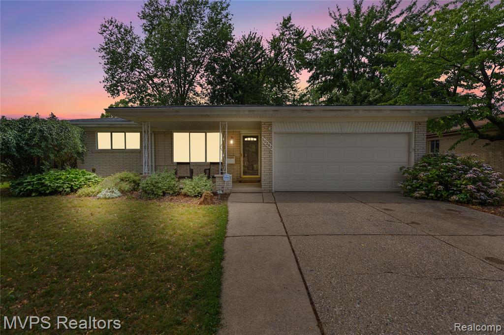 30343 Woodhouse Drive , Warren, Michigan image 1