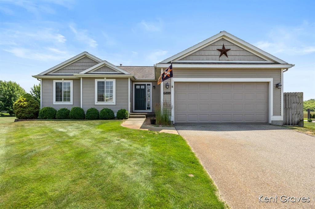 6888 Peninsula Court Ne, Rockford, Michigan image 1