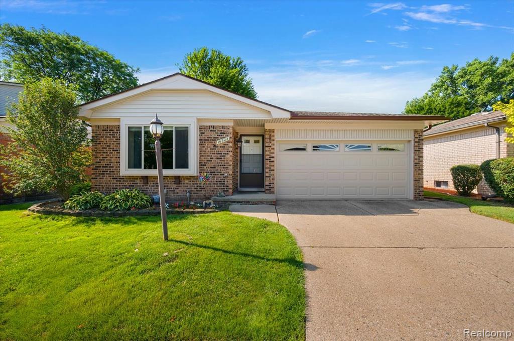 16322 Canterbury Court , Macomb, Michigan image 1
