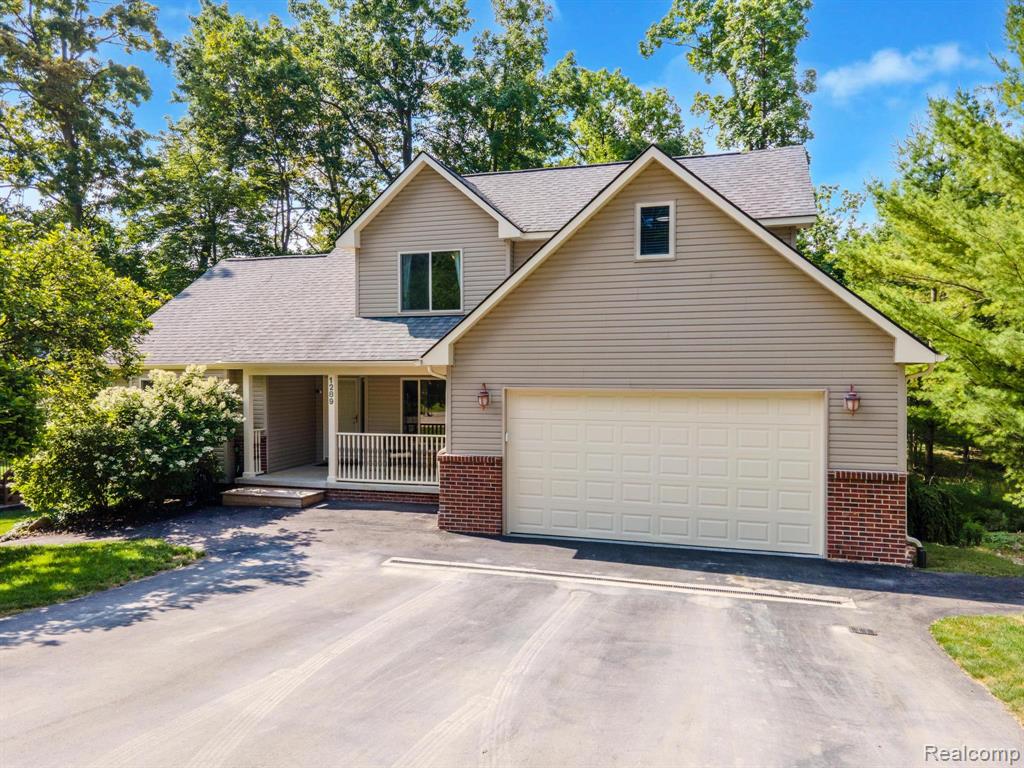 1289 Viefield Drive , Lake Orion, Michigan image 1