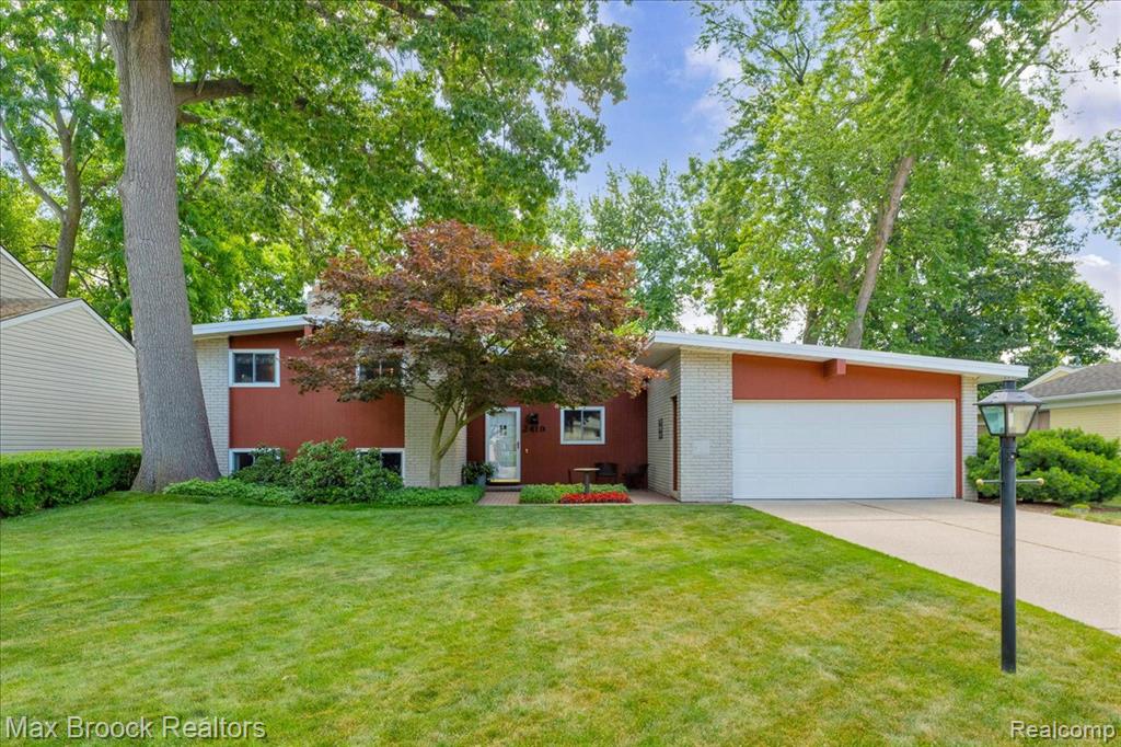 2419 Avondale Street W, Sylvan Lake, Michigan image 1