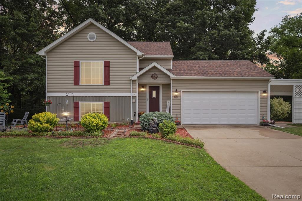 9481 Common Trail , Pinckney, Michigan image 1