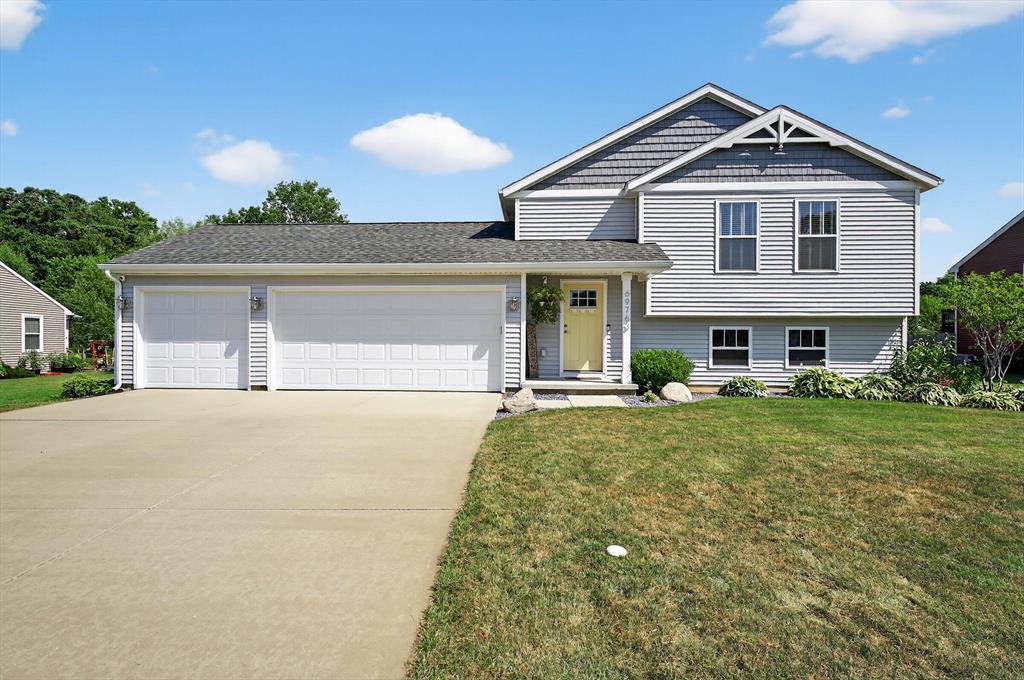 69763 Fox Crossing  , Edwardsburg, Michigan image 1
