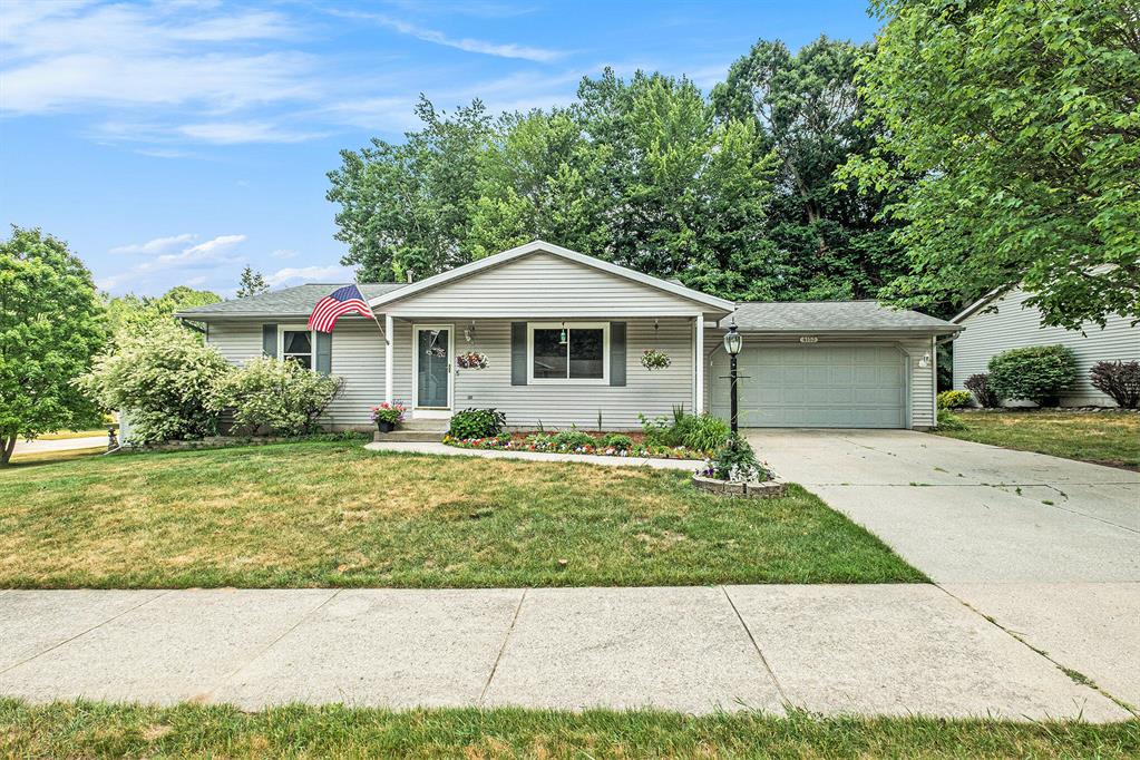 4153 Chasseral Drive Nw, Comstock Park, Michigan image 1