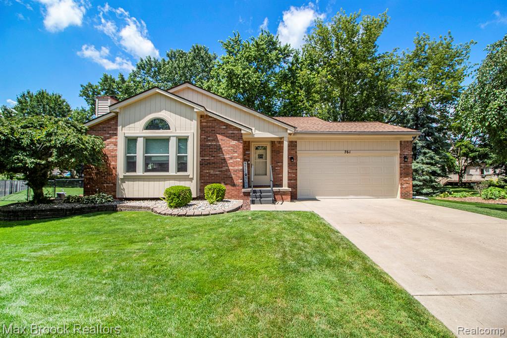 761 Stoney Drive , South Lyon, Michigan image 1