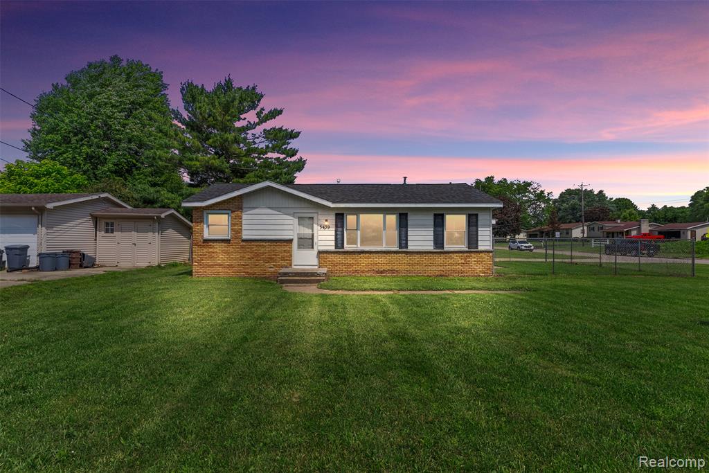 5439 Richfield Road , Flint, Michigan image 1