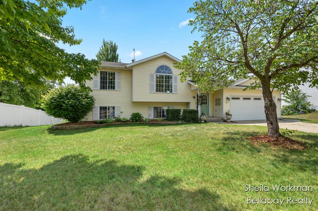 322 Riverwood Drive , Middleville, Michigan image 1
