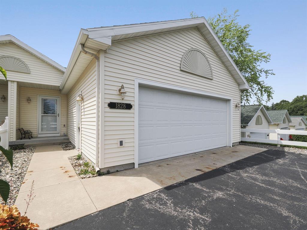 1828 Pine Ridge Drive , Manistee, Michigan image 1