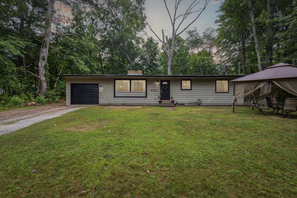 292 Peach Street , Fruitport, Michigan image 1