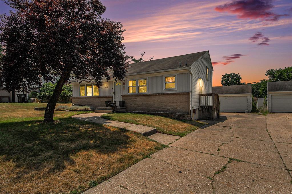 2511 Newstead Avenue Sw, Wyoming, Michigan image 1