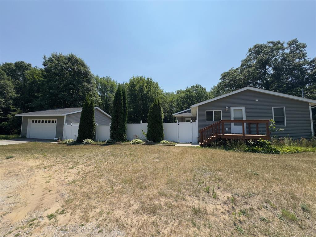 3855 E Sternberg Road , Fruitport, Michigan image 1