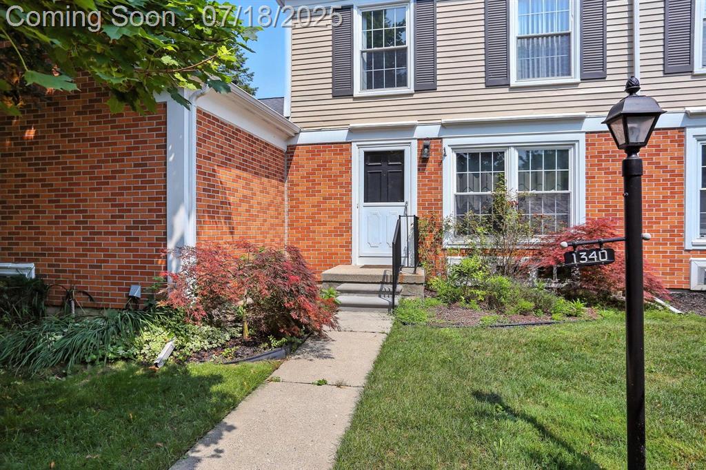 1340 Kings Cove Drive , Rochester Hills, Michigan image 1