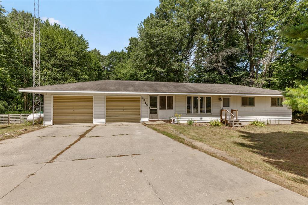 3915 E Fox Drive , Grant, Michigan image 1