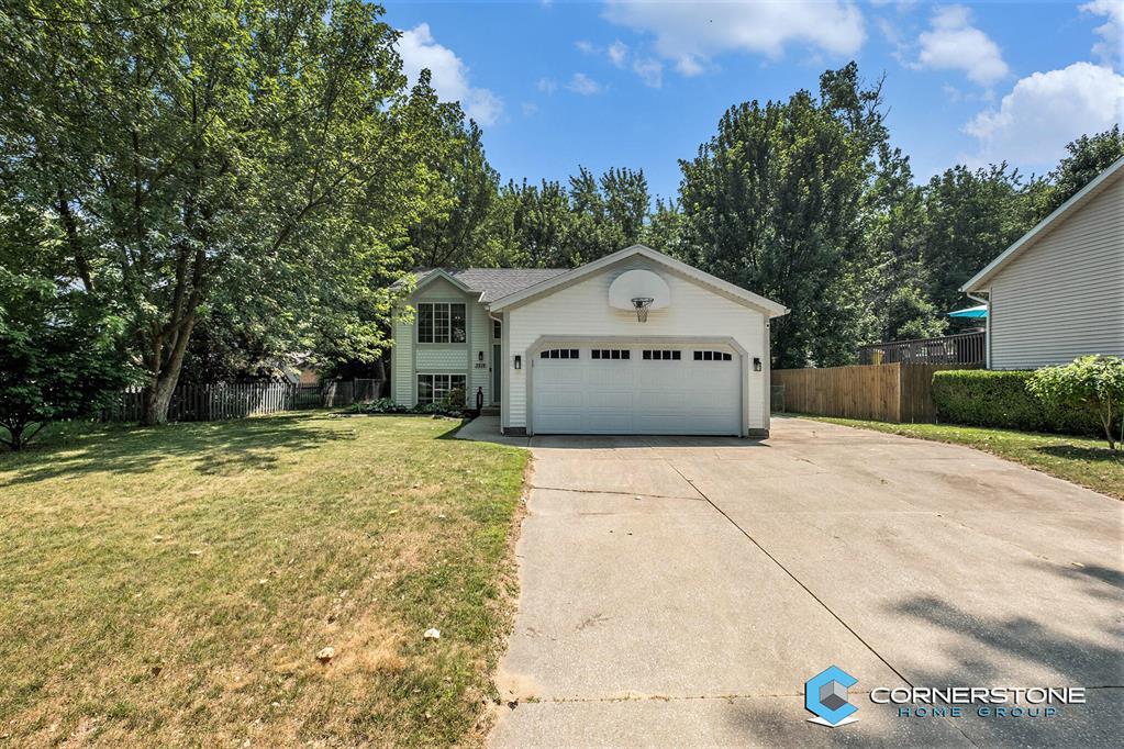 3218 Hazelnut Drive Nw, Grand Rapids, Michigan image 1