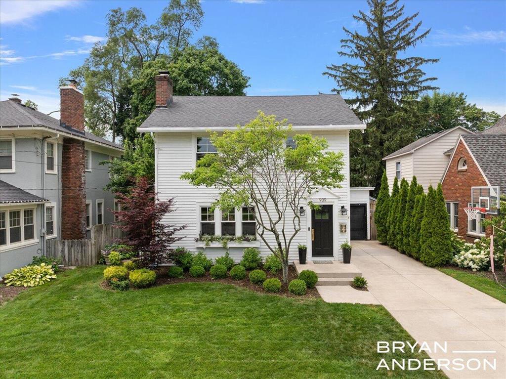 939 Lakeside Drive Se, East Grand Rapids, Michigan image 1