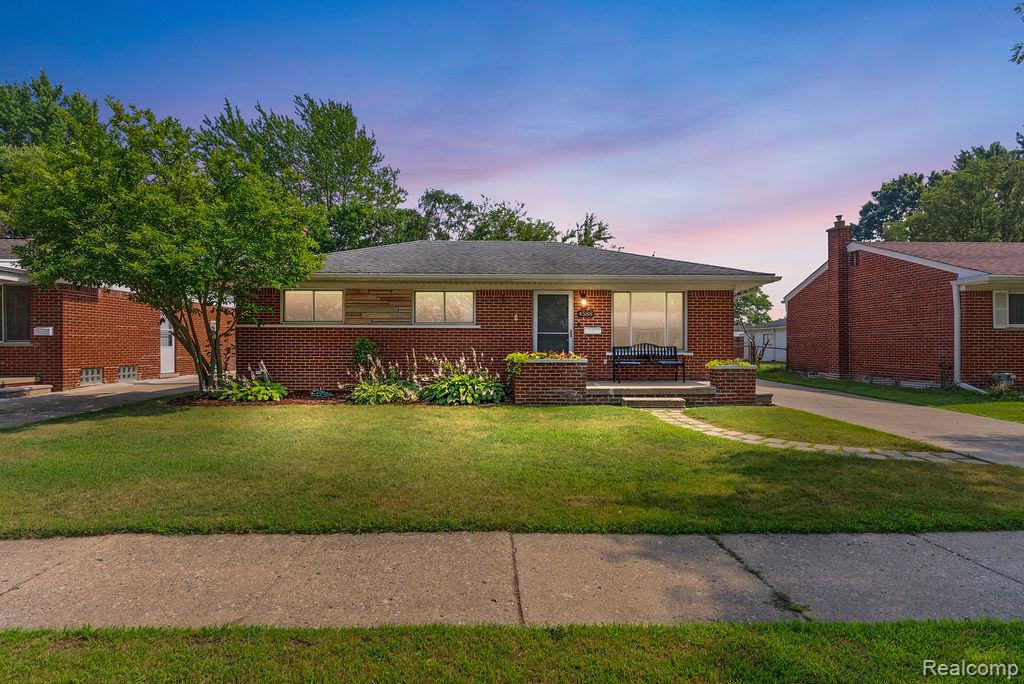 4588 Fenwick Drive , Warren, Michigan image 1