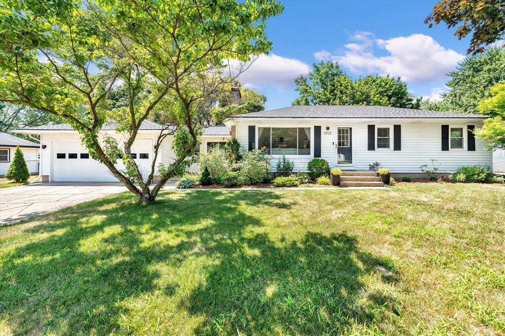 3925 Grape Avenue Ne, Grand Rapids, Michigan image 1