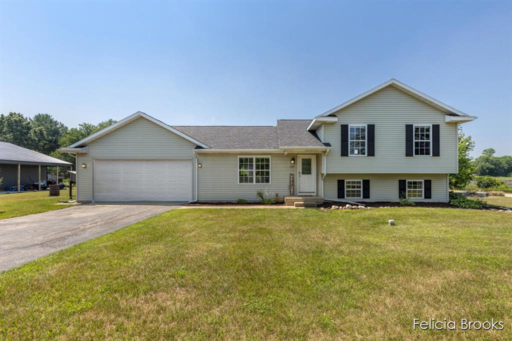 3381 Stager Drive , Middleville, Michigan image 1