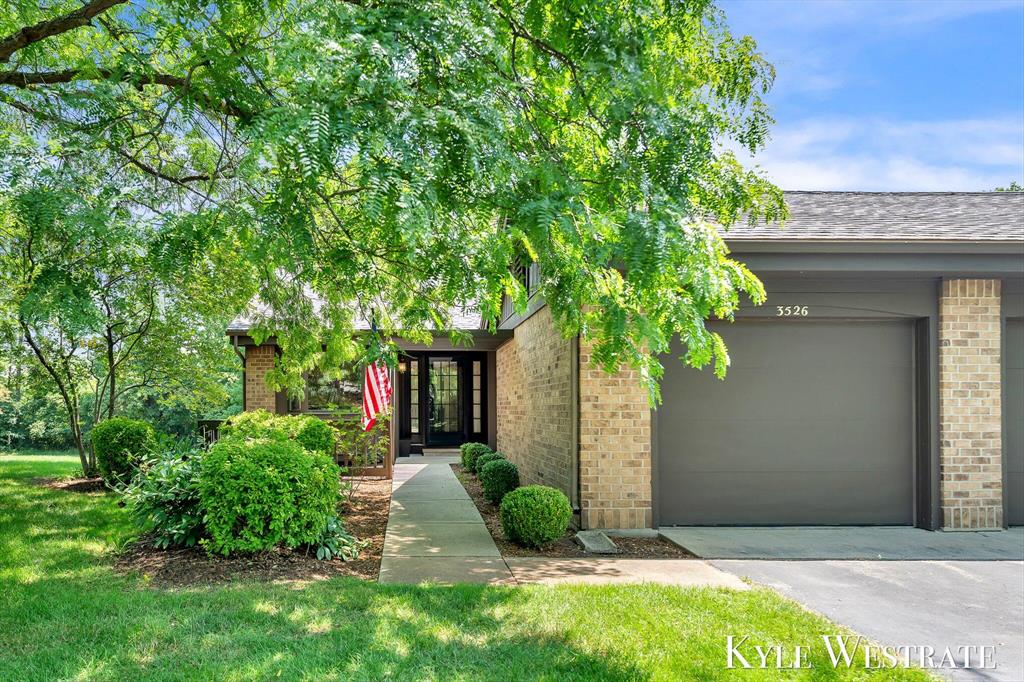 3526 Eagle Bluff Drive Ne, Grand Rapids, Michigan image 1