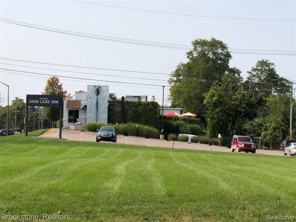 Across the street from sought after Kruse\'s Deer Lake Inn Restaurant