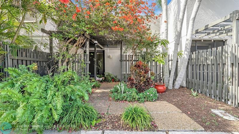 1520 NW 113th Way, Pembroke Pines, Florida image 1
