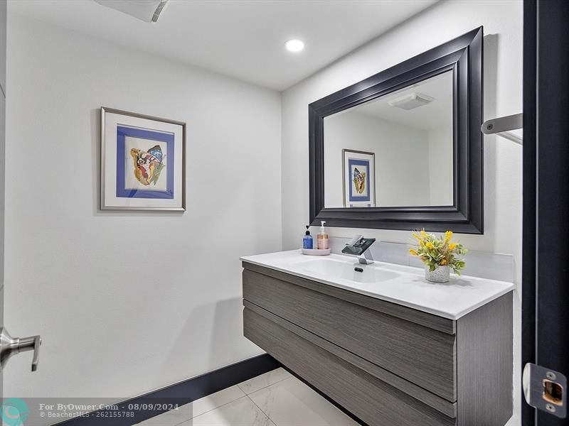 8992 Palm Tree Ln, Hollywood, Florida image 18