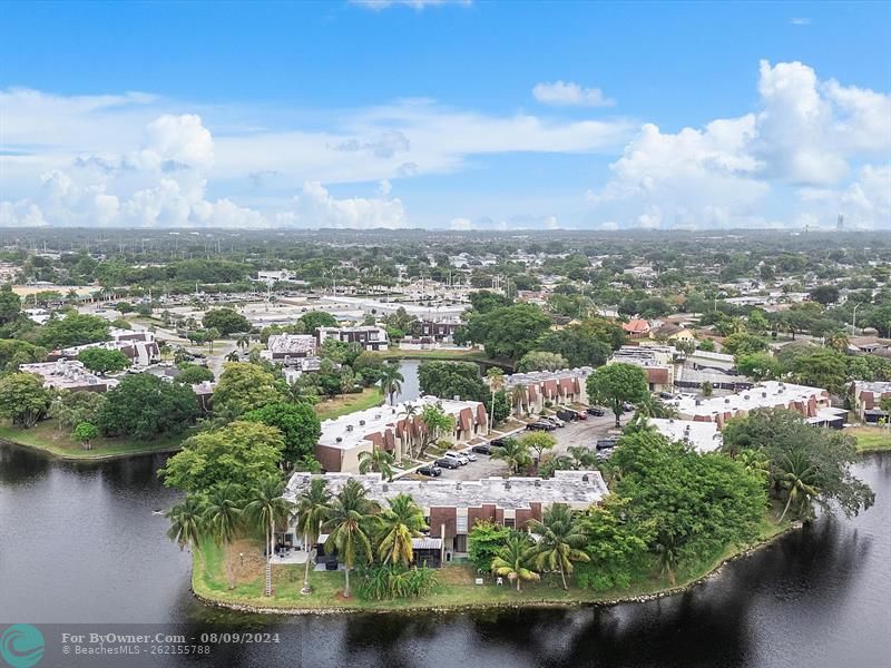 8992 Palm Tree Ln, Hollywood, Florida image 42