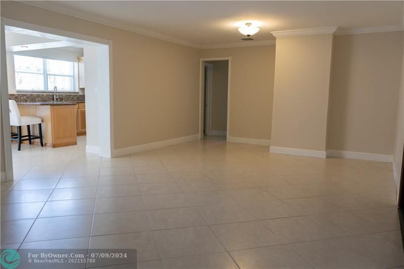 8165 NW 182nd St, Hialeah, Florida image 10