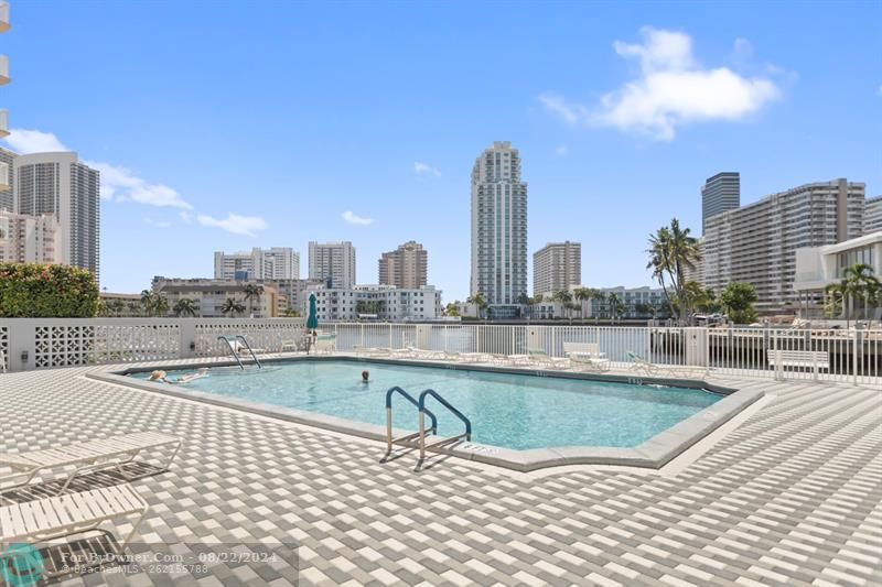 137 Golden Isles Dr #706, Hallandale Beach, Florida image 23