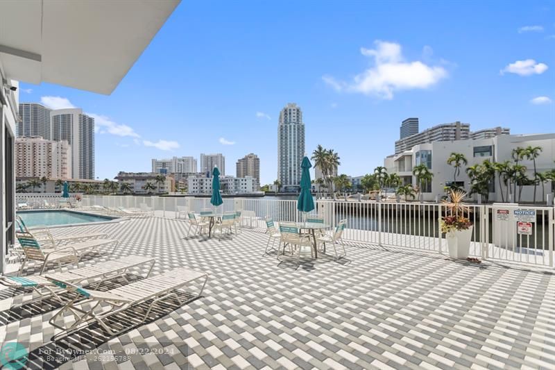 137 Golden Isles Dr #706, Hallandale Beach, Florida image 24