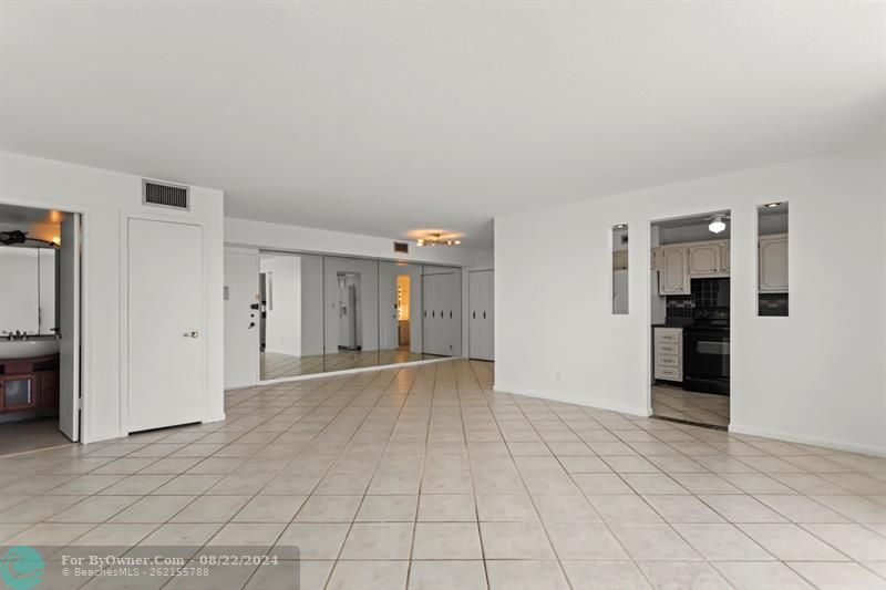 137 Golden Isles Dr #706, Hallandale Beach, Florida image 32