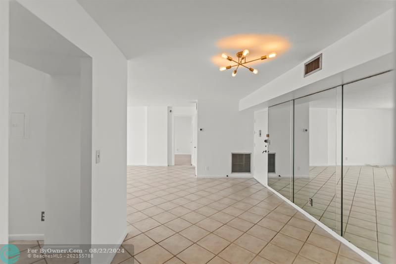 137 Golden Isles Dr #706, Hallandale Beach, Florida image 34