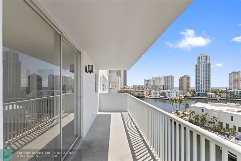 137 Golden Isles Dr #706, Hallandale Beach, Florida image 45
