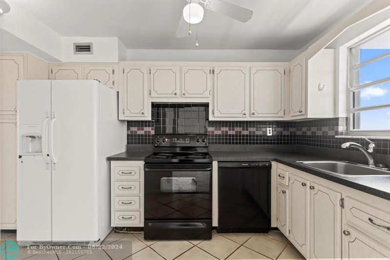 137 Golden Isles Dr #706, Hallandale Beach, Florida image 48