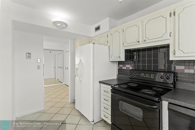 137 Golden Isles Dr #706, Hallandale Beach, Florida image 49