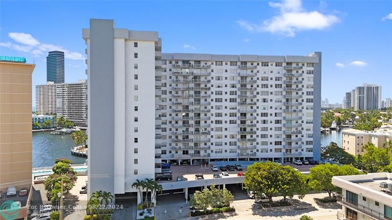 137 Golden Isles Dr #706, Hallandale Beach, Florida image 9