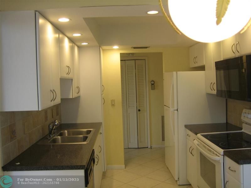 4350 Hillcrest Dr #300, Hollywood, Florida image 5