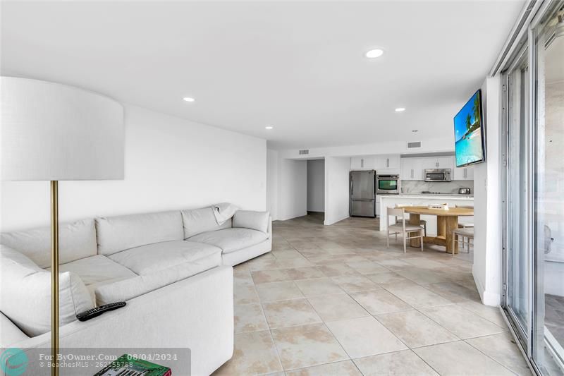 2750 NE 183rd St #2202, Aventura, Florida image 18