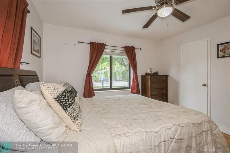 735 NE 37th St, Oakland Park, Florida image 20