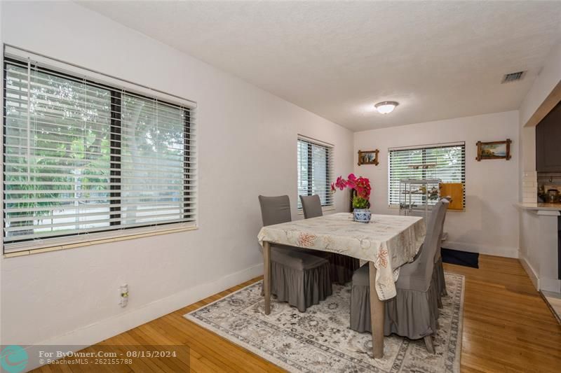 735 NE 37th St, Oakland Park, Florida image 7
