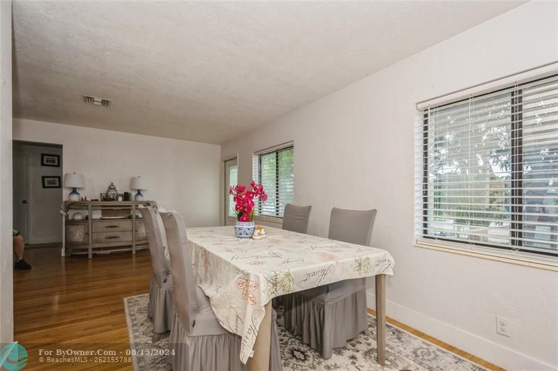735 NE 37th St, Oakland Park, Florida image 8