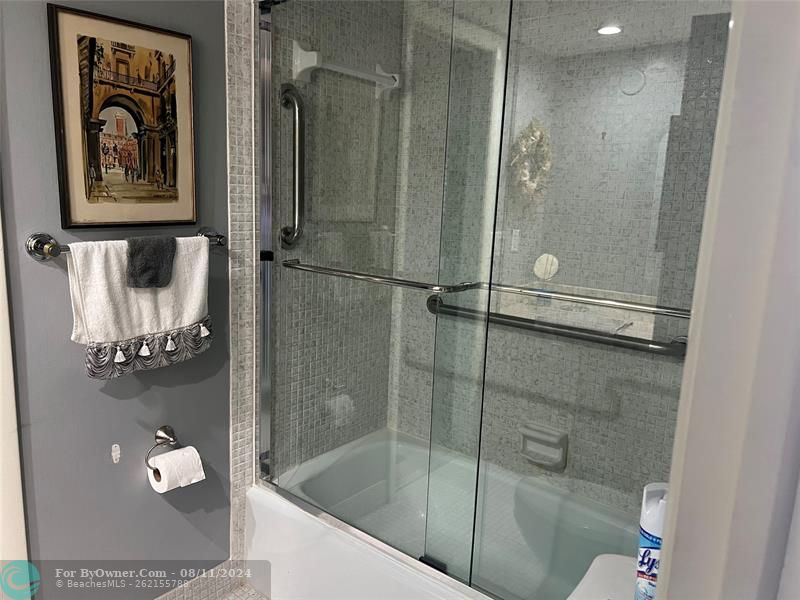 glass enclosed tub- dual entry bathroom- enter from hallway for daily guests or enter from the bedroom for overnight guests